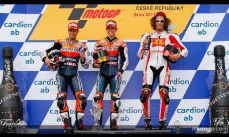 04-andrea-dovizioso-27-casey-stoner-58-marco-simoncelli-motogp_preview_big.jpg