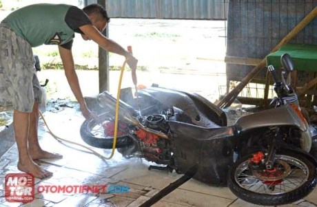 cuci-motor-miring.jpg