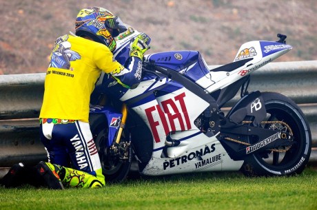 Rossi-goodbye-kiss-Yamaha-YZR-M1.jpg