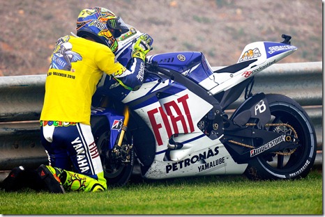 Rossi-goodbye-kiss-Yamaha-YZR-M1