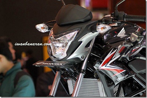 honda cb150r streetfire tralis