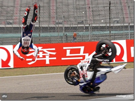 lorenzo crash (Small)