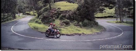 cornering honda verza 150 (Small)