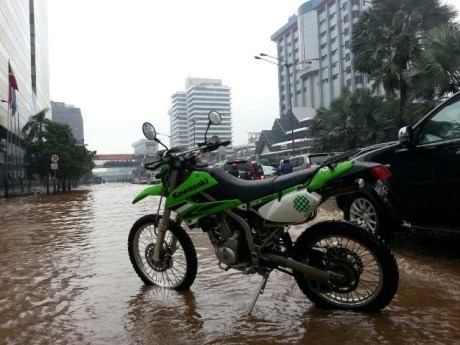 klx-250-banjir-Small.jpg