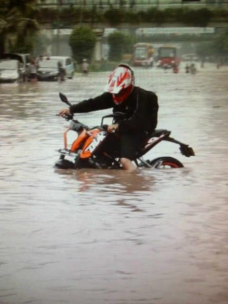 ktm-duke-banjir.jpg