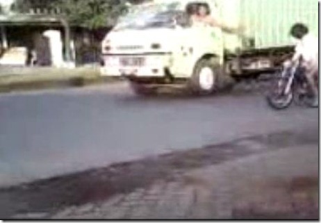 alay ban cacing ditab rak truk