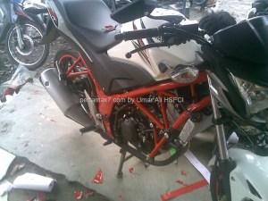 honda-cb150r-tralis-merah-skotlite.jpg