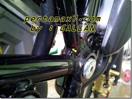 rangka honda cb150r berlubang 