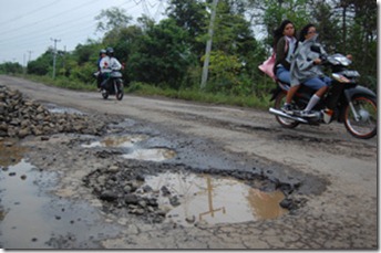 cirebon-jalan-rusak-1