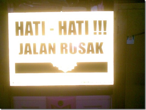 HATI-HATI JALAN RUSAK (1) (Small)