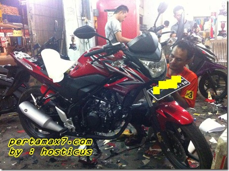honda Cb150R furious red