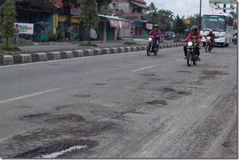 perbaiakn jalan jogja solo