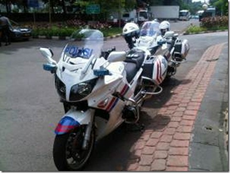 polisi-yamaha-fzr