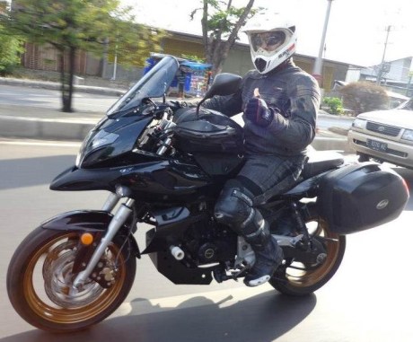 bajaj-pulsar-P220F-rial-hamzah.jpg