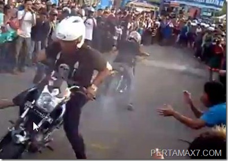 honda CB VS scorpio 1