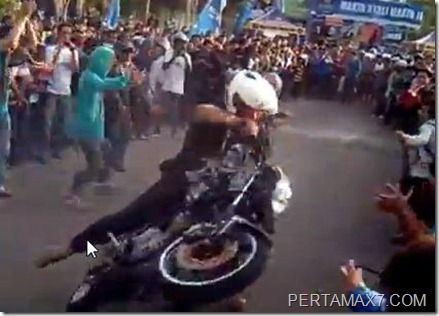 honda CB VS scorpio 2