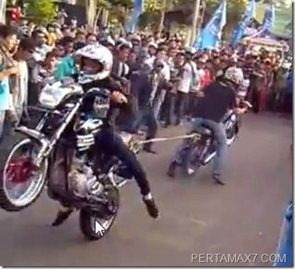 honda CB VS scorpio 4