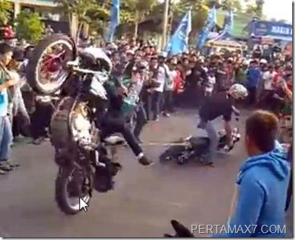 honda CB VS scorpio 90 derajat