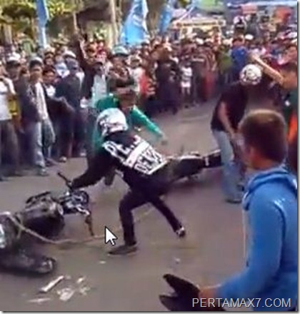 honda CB VS scorpio pecah