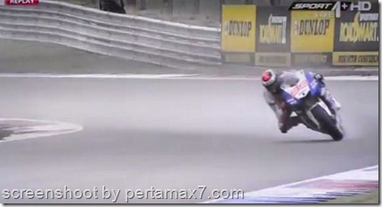 jorge lorenzo crash 1