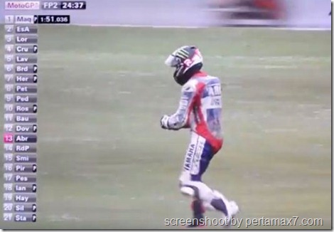 jorge lorenzo crash 25