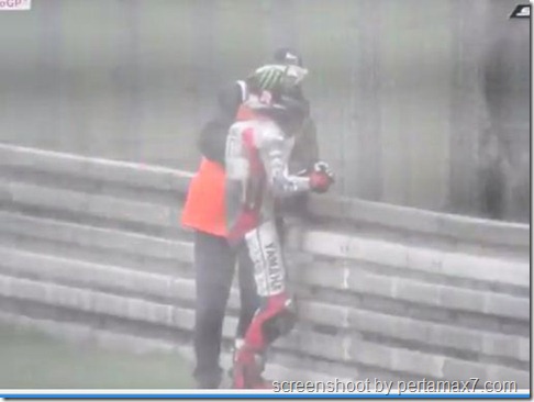 jorge lorenzo crash galau 16