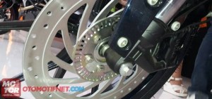 ktm-duke-200-abs-disk.jpg
