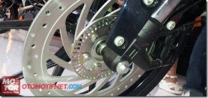 ktm-duke-200-abs-disk_thumb.jpg