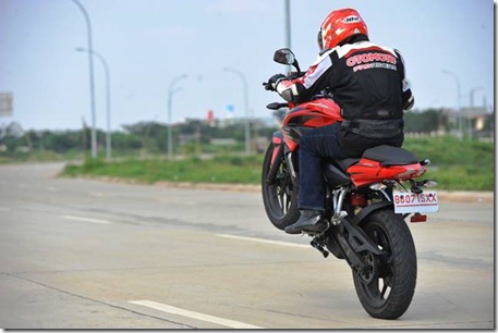 test ride kawasaki bajaj pulsar 200ns top speed