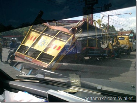 evakuasi truk yamaha masuk jurang
