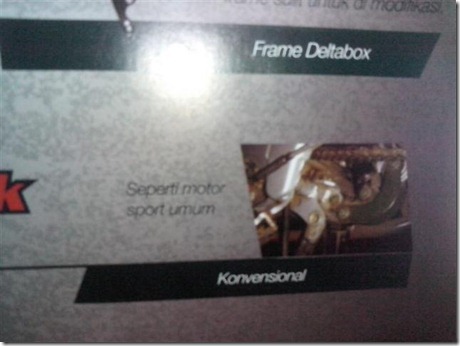 honda CB150R vs yamaha new vixion lightning 2  (Small)