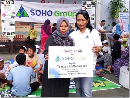 1_Baksos Ramadhan SOHO Group Bersama Komunitas Mobil & Motor_penyerahan Tanda Kasih (Small)