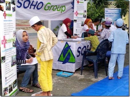 5_Baksos Ramadhan SOHO Group Bersama Komunitas Mobil & Motor_pengobatan gratis (Small)