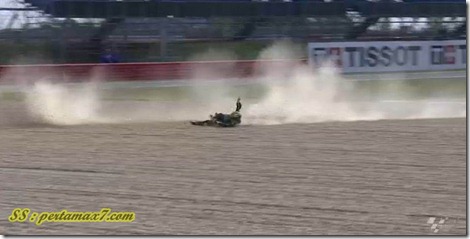 cal crutlow crash on silverstone 10
