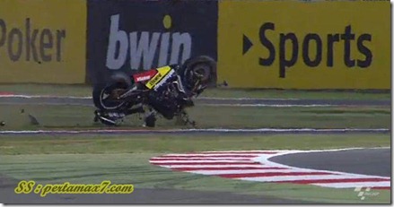 cal crutlow crash on silverstone 3