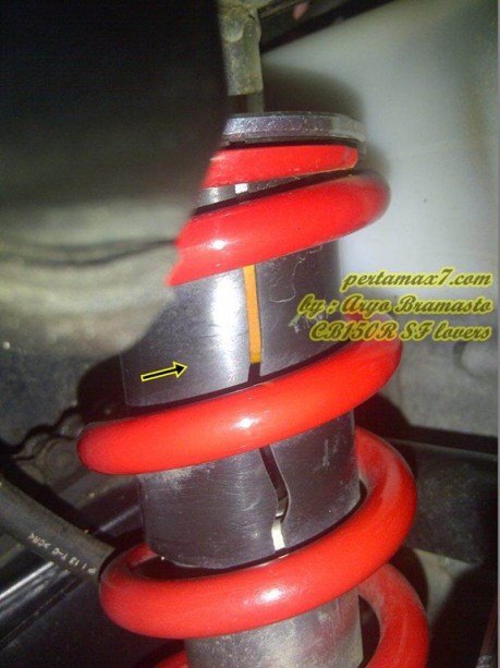 cover-monoshock-honda-Cb150R-pecah.jpg