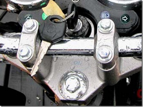 kunci kontak sepeda motor