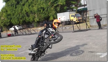 freestyle honda CB150R 1