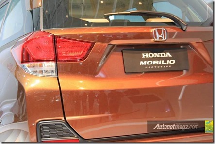 honda mobilio tail light