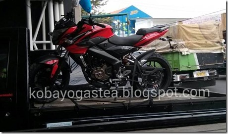 kawasaki bajaj pulsar 200ns on truck (Small)