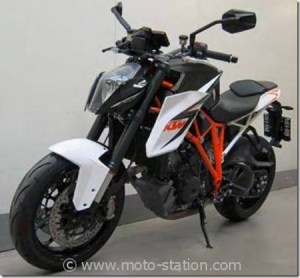 KTM-1290-super-duke-r-1_thumb.jpg