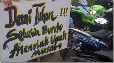 demo kenaikan UMP jakarta bawa ninja