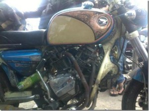 honda-GL100-3-silinder-600-cc-4_thumb.jpg