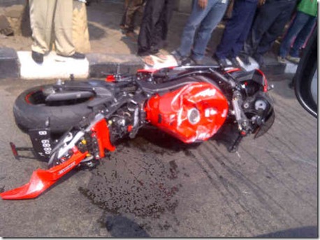 kawasaki ZX-6R crash