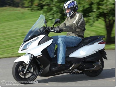 KYMCO-Downtown-300i-1 (Small)