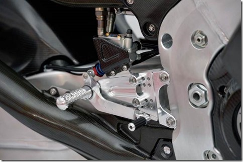 2014-Honda-RCV1000R-MotoGP-06-635x422