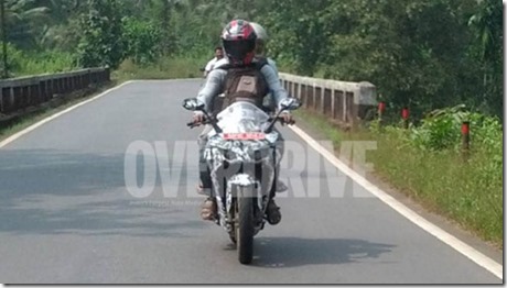 bajaj pulsar 375 faired 7 (Small)