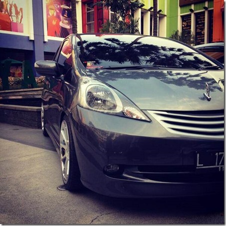 honda jazz tabrak lari