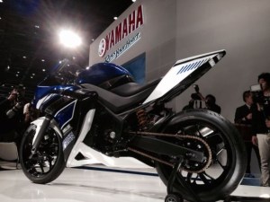 yamaha-R25-h.jpg