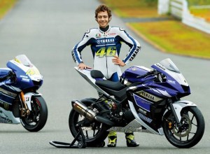 yamaha-R25-with-valentino-rossi-46.jpg